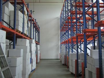 دسترسی مجدد 1500 کیلوگرم در دسترس درایو در پالت Racking با لودر کار می کند