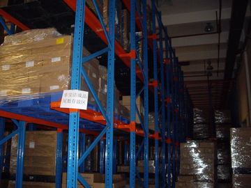 در هر دو طرف دسترسی دو درایو در پالت Racking برای ذخیره سازی صنعتی